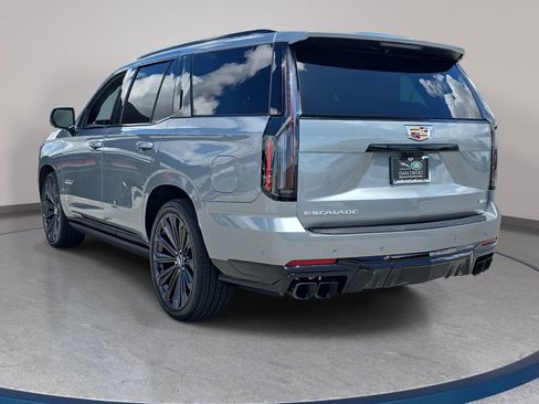 Used 2025 Cadillac Escalade V AWD/4WD image 8