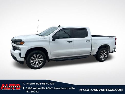 Used 2019 Chevrolet Silverado 1500 Custom w/ Custom Convenience Package AWD/4WD image 3
