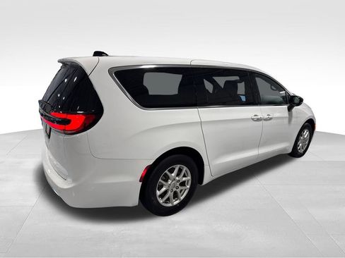 Used 2025 Chrysler Pacifica Select FWD image 50