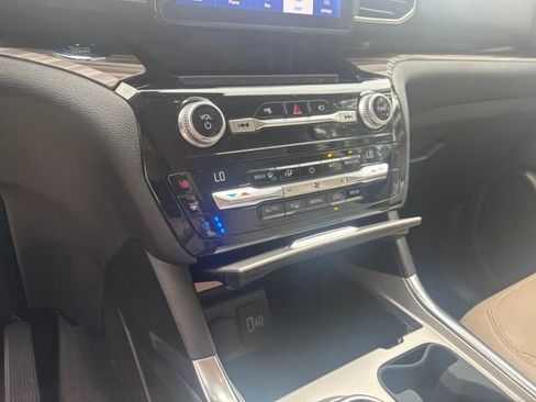 Used 2021 Ford Explorer Limited w/ Hybrid Equipment Group 310A AWD/4WD image 19