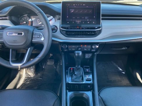 Used 2025 Jeep Compass Limited image 11