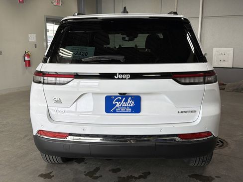 Used 2024 Jeep Grand Cherokee Limited image 6