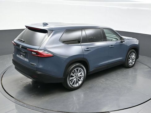Used 2025 Toyota Grand Highlander AWD image 36