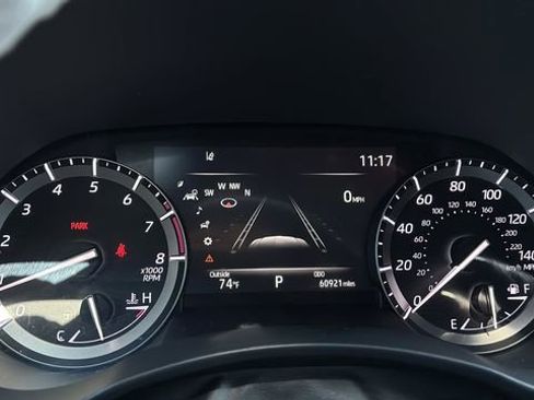 Used 2020 Toyota Highlander XLE AWD/4WD image 12