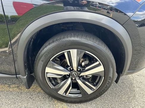 Certified 2025 Nissan Rogue SL AWD/4WD image 13
