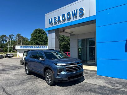 Used 2025 Chevrolet Traverse LT