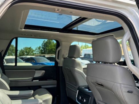 Used 2025 Ford Expedition Active AWD/4WD image 17