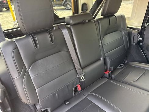 Used 2023 Jeep Wrangler Unlimited Sahara w/ Cold Weather Group AWD/4WD image 24