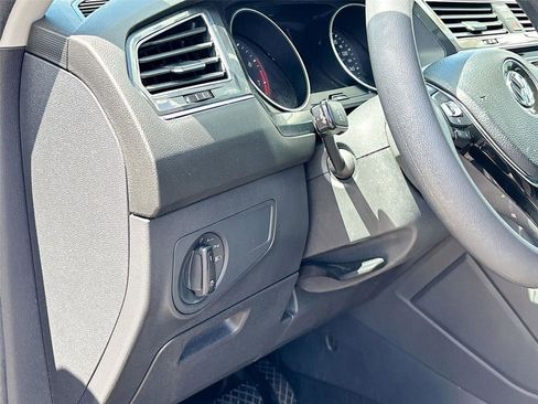 Used 2020 Volkswagen Tiguan S image 10