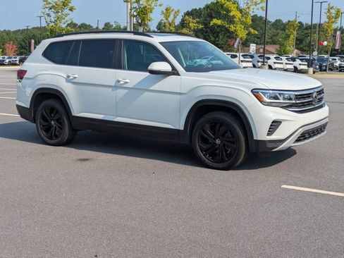 Used 2023 Volkswagen Atlas SE w/ Panoramic Sunroof Package FWD image 2