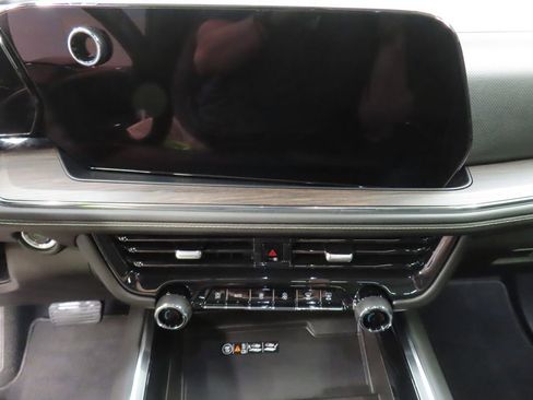 Used 2025 Chevrolet Tahoe Premier w/ Sun And Tow Package AWD/4WD image 17