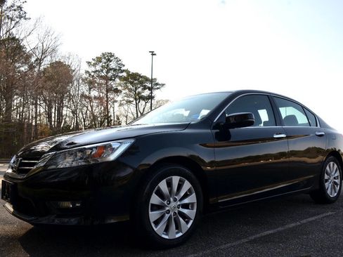 Used 2015 Honda Accord Touring image 3
