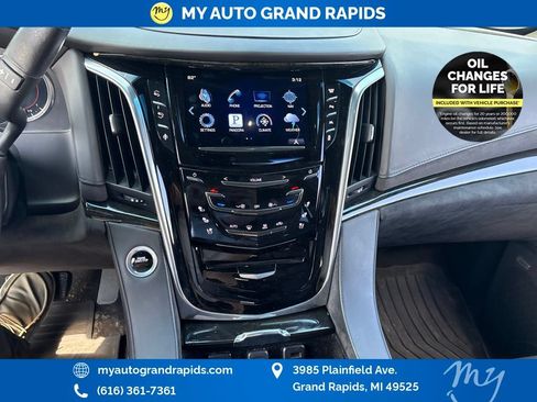 Used 2016 Cadillac Escalade Platinum AWD/4WD image 5