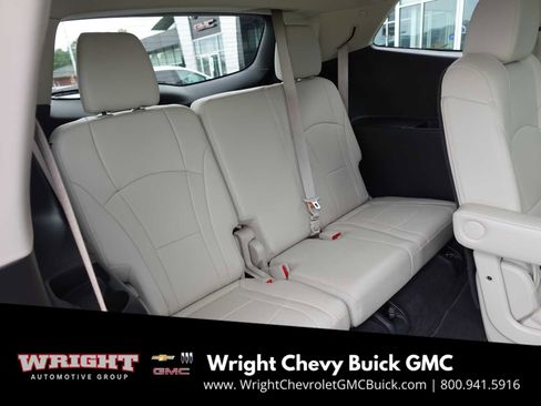 Used 2023 Buick Enclave Essence image 25