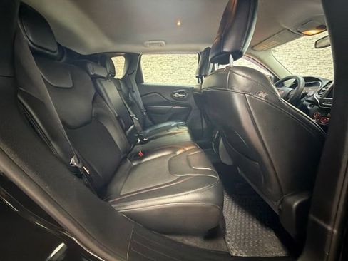 Used 2020 Jeep Cherokee Trailhawk AWD/4WD image 12