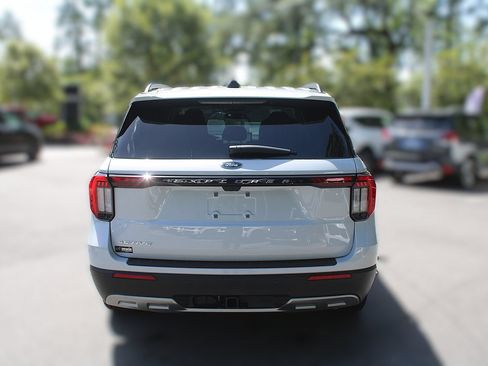Used 2025 Ford Explorer Active w/ Active Comfort Package RWD image 8