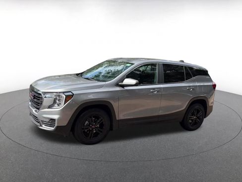 Used 2024 GMC Terrain SLE FWD image 8