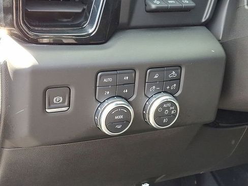 Certified 2025 GMC Sierra 1500 AT4 w/ Technology Package AWD/4WD image 35