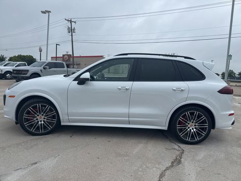Used 2016 Porsche Cayenne Turbo AWD/4WD image 6