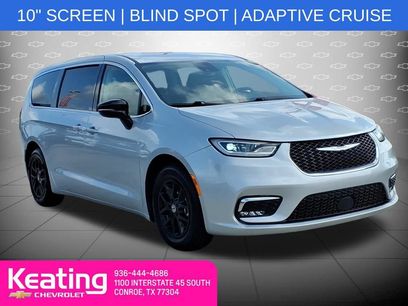 Used 2024 Chrysler Pacifica Touring-L