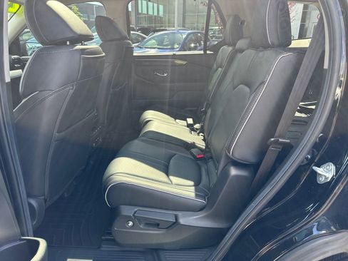 Used 2025 Honda Pilot Elite image 14