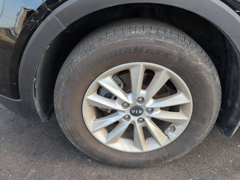 Used 2019 Kia Sorento FWD image 9