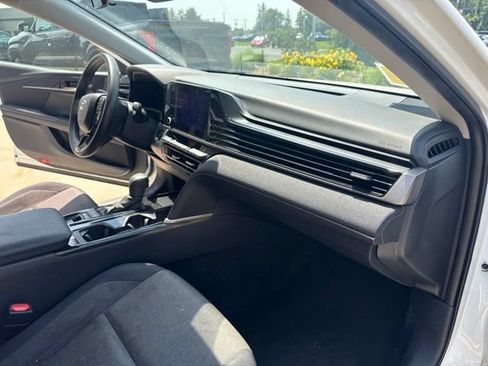 Used 2025 Toyota Camry LE FWD image 18