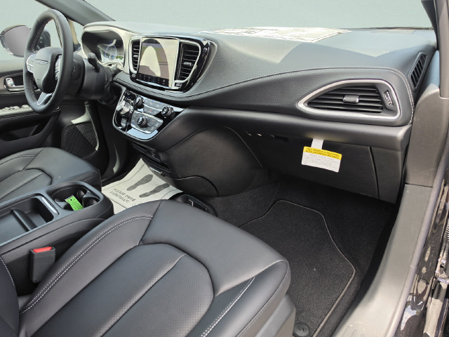 New 2027 Chrysler Pacifica Select w/ Family Tech Group AWD/4WD image 17