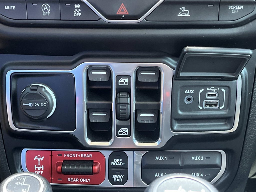 Used 2023 Jeep Wrangler Unlimited Rubicon w/ Cold Weather Group AWD/4WD image 30
