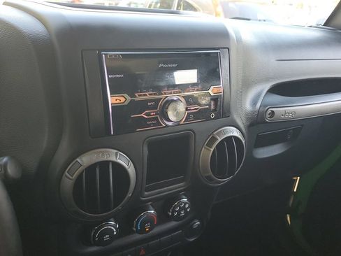 Used 2015 Jeep Wrangler Unlimited Sport w/ Connectivity Group AWD/4WD image 29
