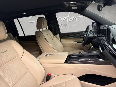 Used 2022 Cadillac Escalade ESV Premium Luxury w/ Performance Package AWD/4WD image 24