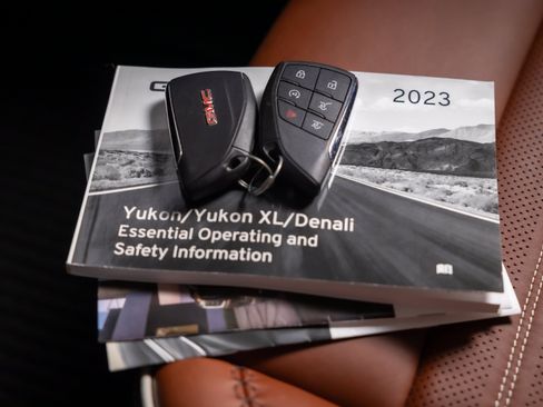 Used 2023 GMC Yukon Denali Ultimate AWD/4WD image 35