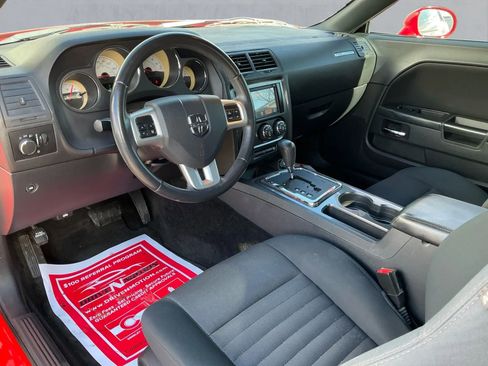 Used 2014 Dodge Challenger SXT image 11