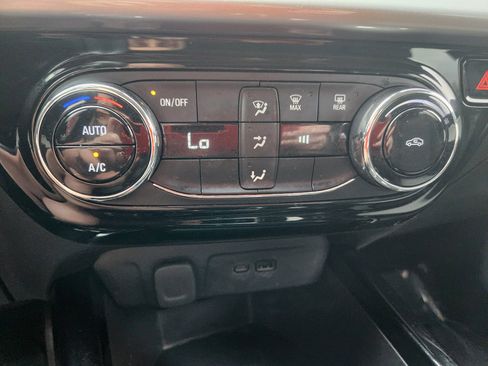 Used 2024 Chevrolet Trax LT FWD image 30