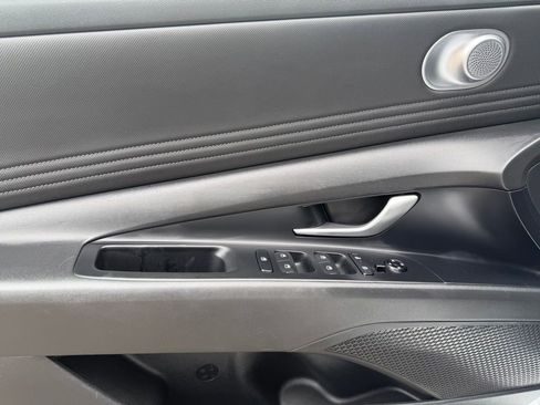 Used 2025 Hyundai Elantra SEL image 16