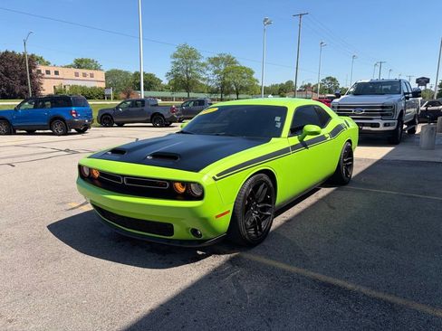 Used 2015 Dodge Challenger R/T Plus RWD image 18
