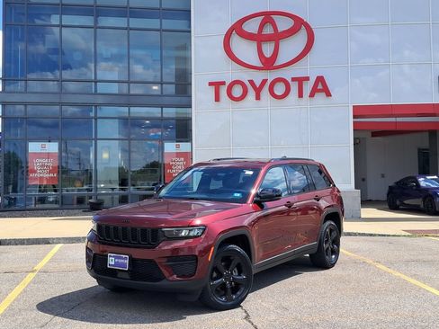 Used 2023 Jeep Grand Cherokee Altitude AWD/4WD image 1