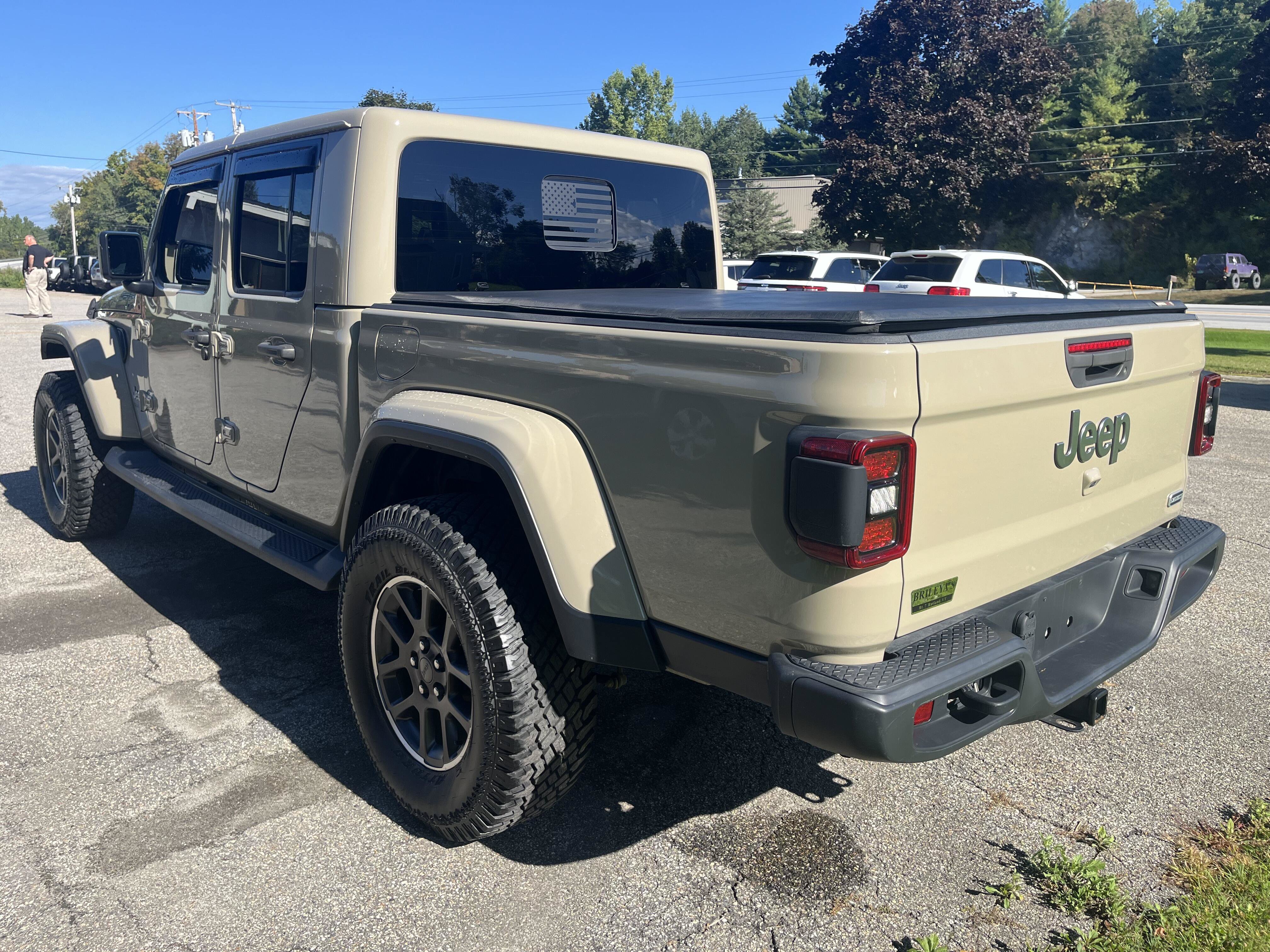 Certified 2022 Jeep Gladiator Overland w/ Popular Equipment Package AWD/4WD image 8