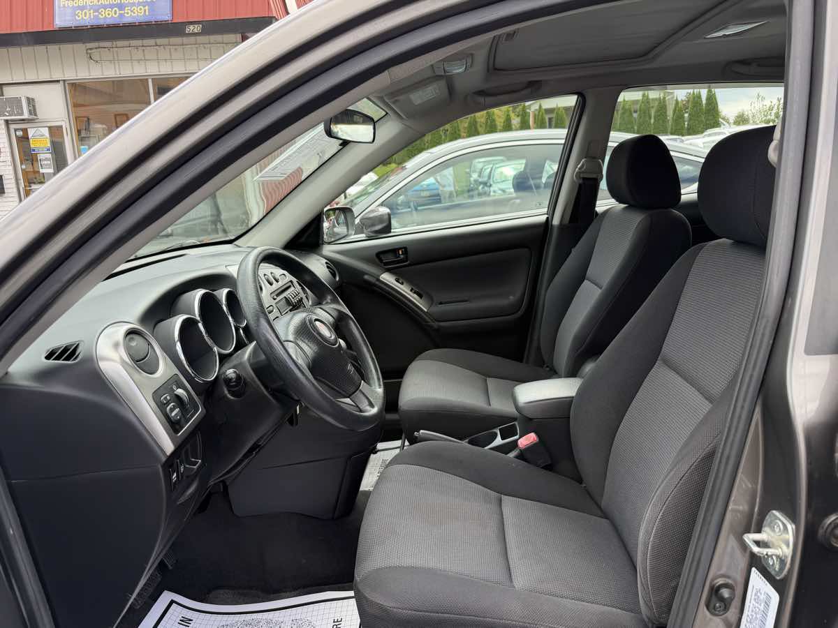 Used 2008 Pontiac Vibe w/ Preferred Package FWD image 9