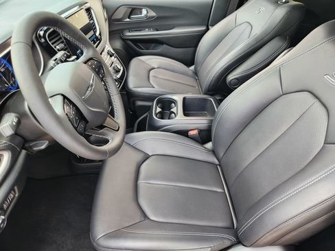New 2026 Chrysler Pacifica Select w/ S Appearance Package AWD/4WD image 9