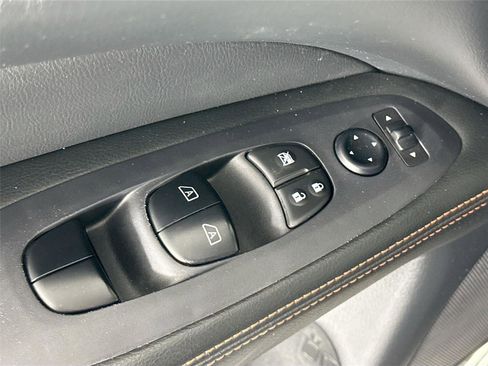 Used 2020 Nissan Pathfinder SV w/ Rock Creek Edition AWD/4WD image 19