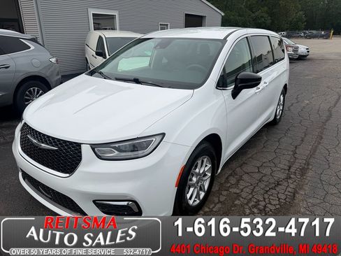 Used 2024 Chrysler Pacifica Touring-L FWD image 1
