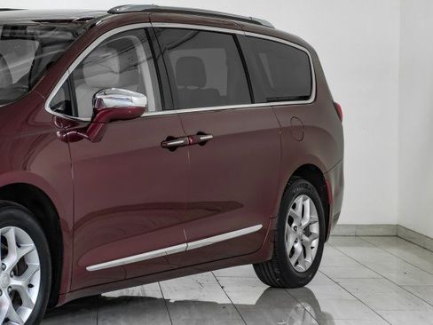 Used 2020 Chrysler Pacifica Limited image 51
