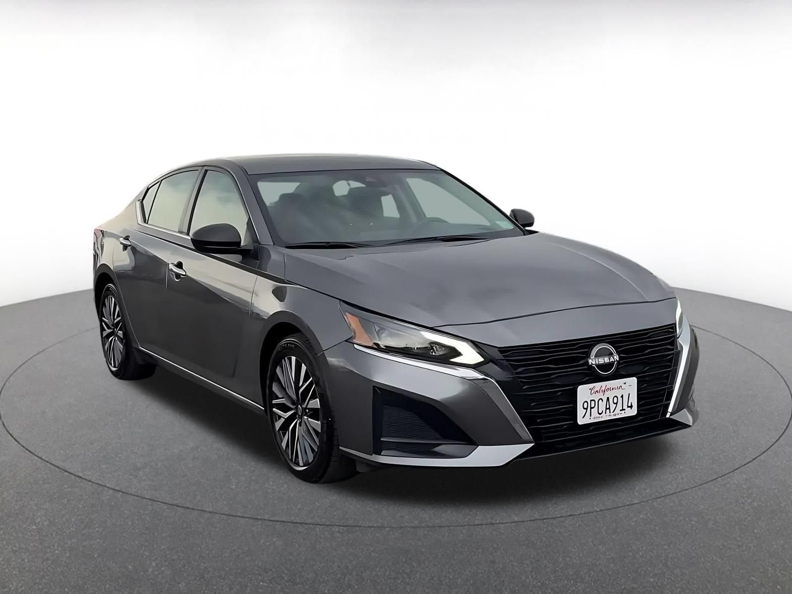 Used 2025 Nissan Altima 2.5 SV FWD image 3