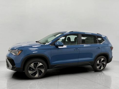 New 2025 Volkswagen Taos SE image 7