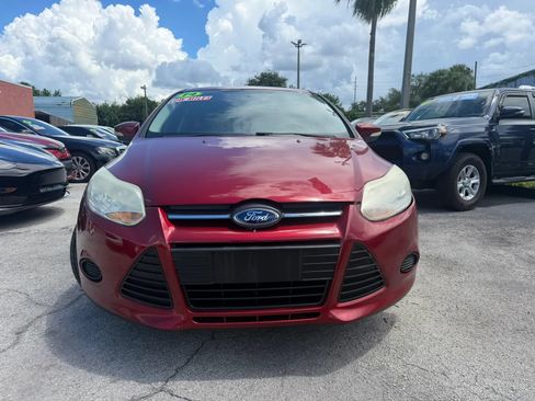 Used 2014 Ford Focus SE FWD image 2