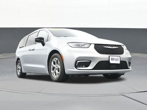 Used 2024 Chrysler Pacifica Limited FWD image 53