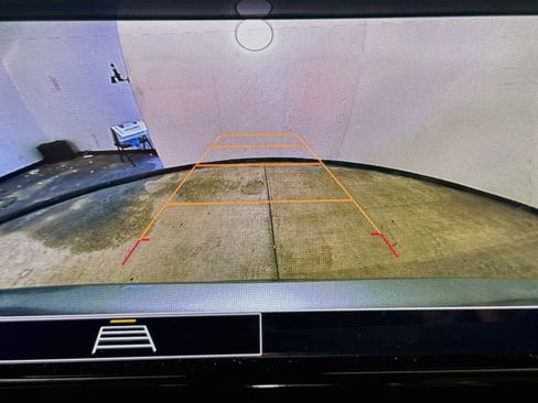 Used 2023 Chevrolet Traverse LS FWD image 15