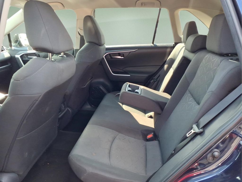 Used 2025 Toyota RAV4 XLE AWD/4WD image 5
