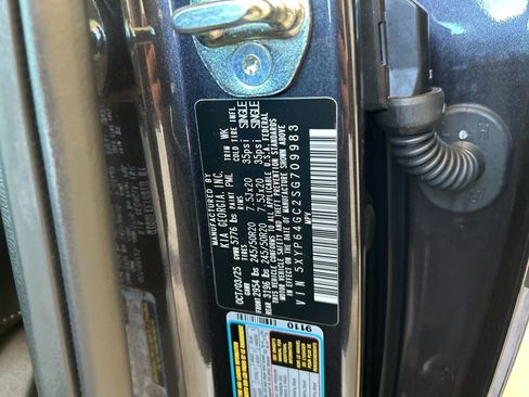 Used 2025 Kia Telluride S image 46